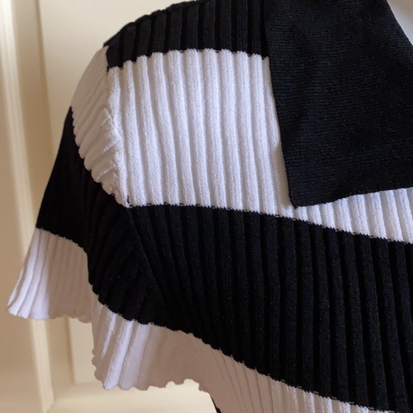 Contemporary  belted top - Picture 3 of 6